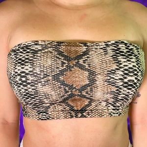 Very cute and chic snake print bandeau top 🐍 🖤